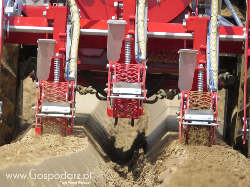 Agregat AUR2 i siewnik pneumatyczny MAX PNEUMATIC  w pracy