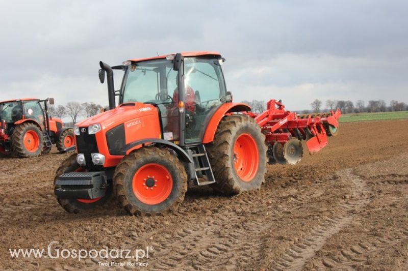 Pokaz polowy ciągników marki KUBOTA