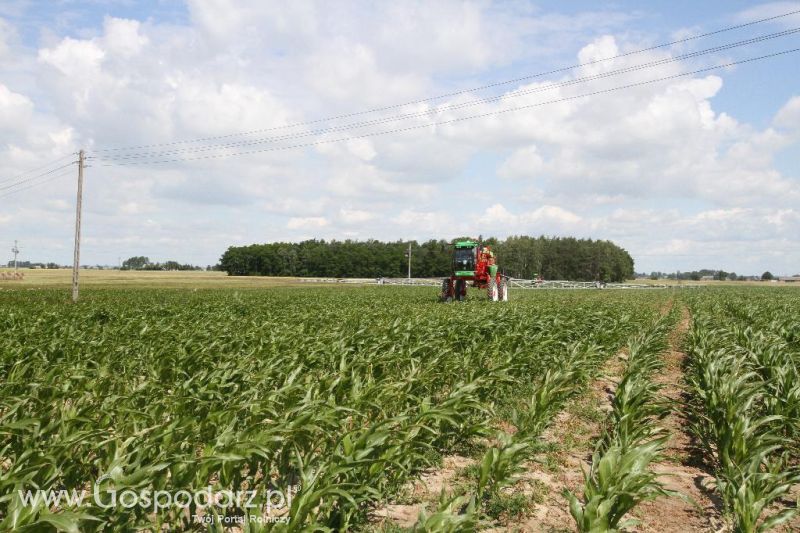 Pokazy pracy polowej opryskiwacza rolniczego samobieżnego Herkules