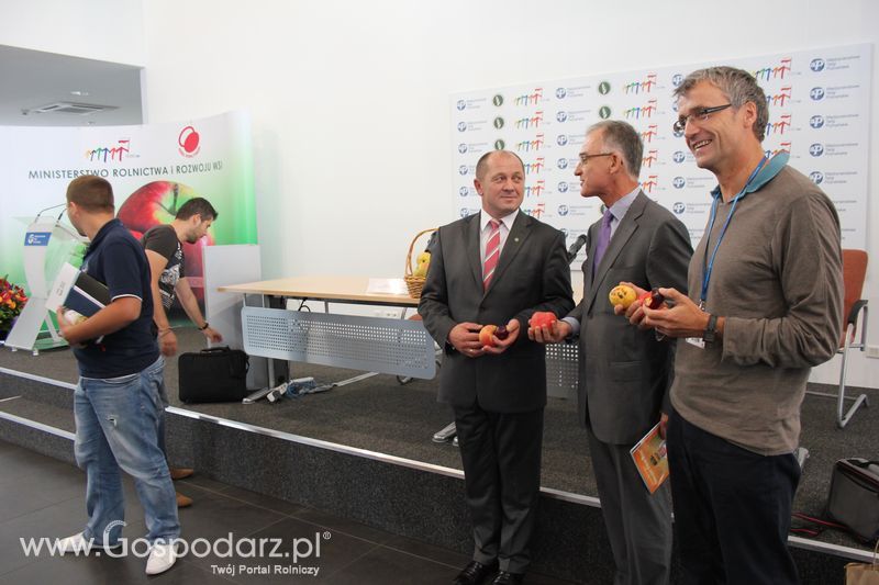 Spacer Ministra Sawickiego po terenie targów Polagra Food i KWZH