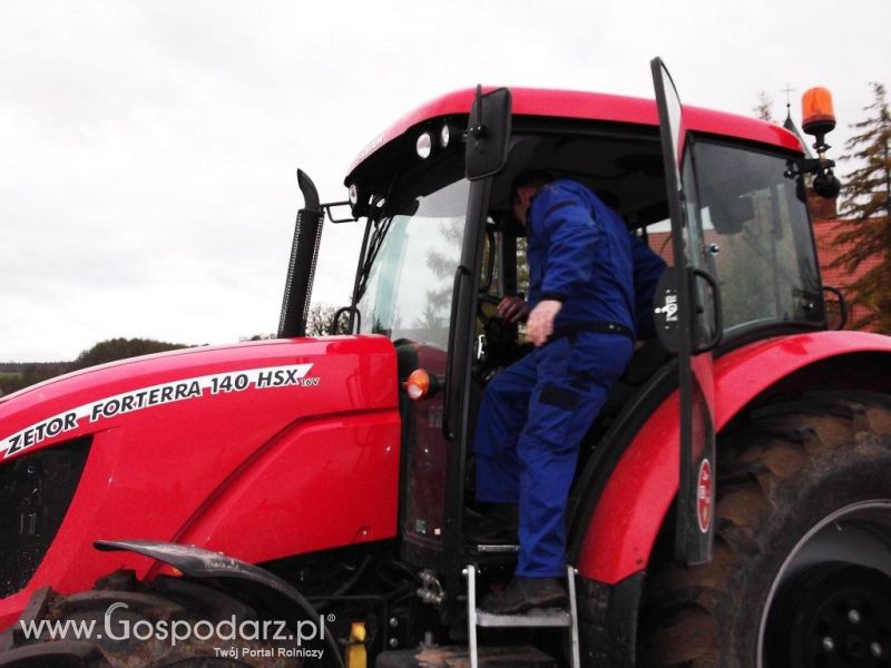 Pokaz orki Forterra 140 HSX z pługiem Unii 4 i 5 skib