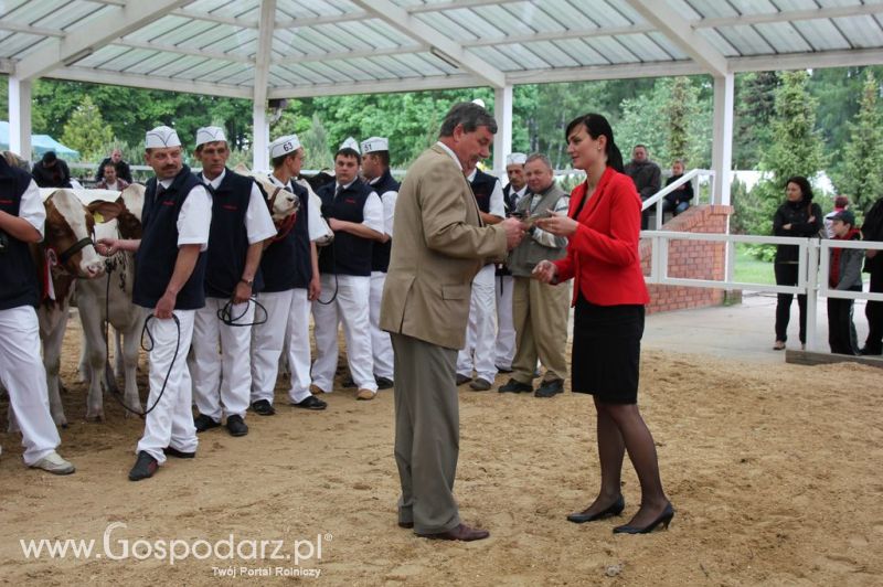 Prezentacja Championów na VII Ogólnopolskiej Wystawie Bydła Hodowlanego w Sielinku 2012
