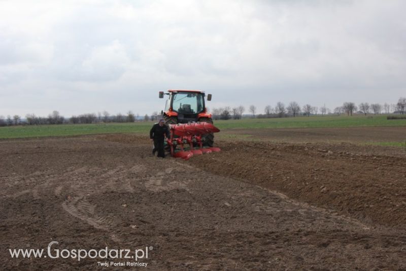 Pokaz polowy ciągników marki KUBOTA