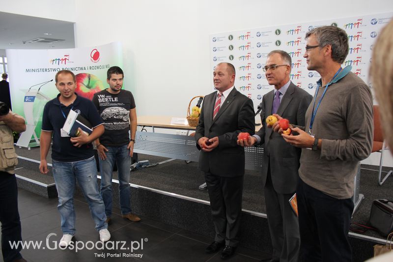 Spacer Ministra Sawickiego po terenie targów Polagra Food i KWZH