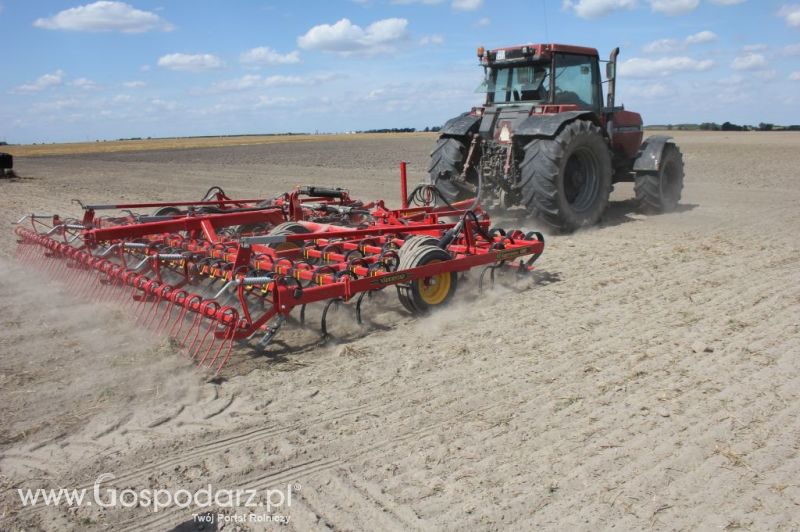 Pokaz polowy Väderstad - agregat TopDown 400, kultywator NZ-Agressive 600, siewnik  Spirit  400S.