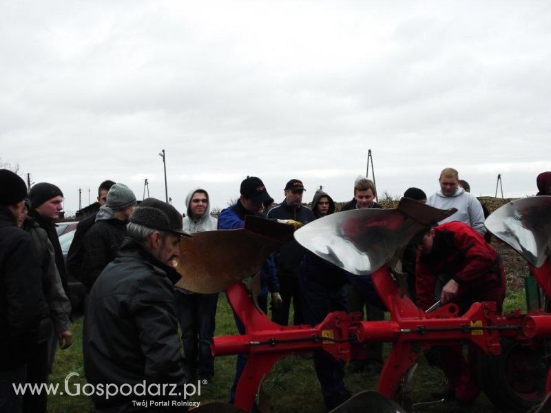 Pokaz orki Forterra 140 HSX z pługiem Unii 4 i 5 skib