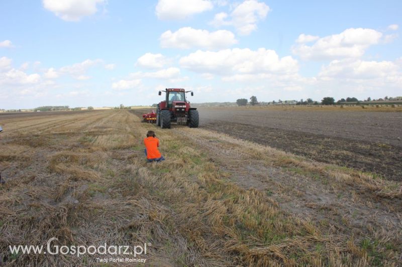 Pokaz polowy Väderstad - agregat TopDown 400, kultywator NZ-Agressive 600, siewnik  Spirit  400S.