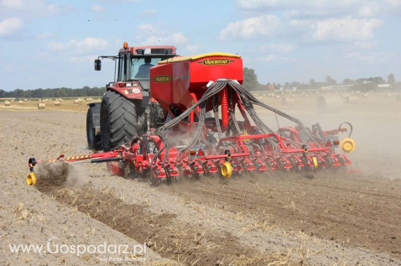 Pokaz polowy Väderstad - agregat TopDown 400, kultywator NZ-Agressive 600, siewnik  Spirit  400S.