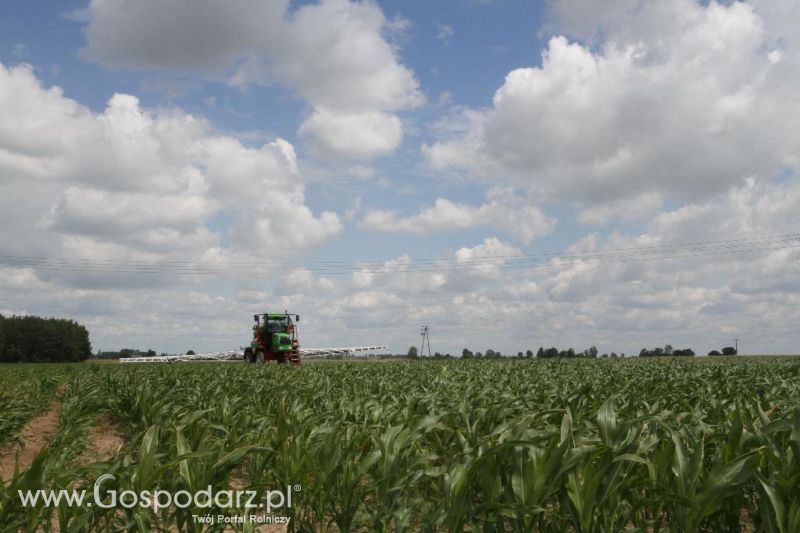 Pokazy pracy polowej opryskiwacza rolniczego samobieżnego Herkules