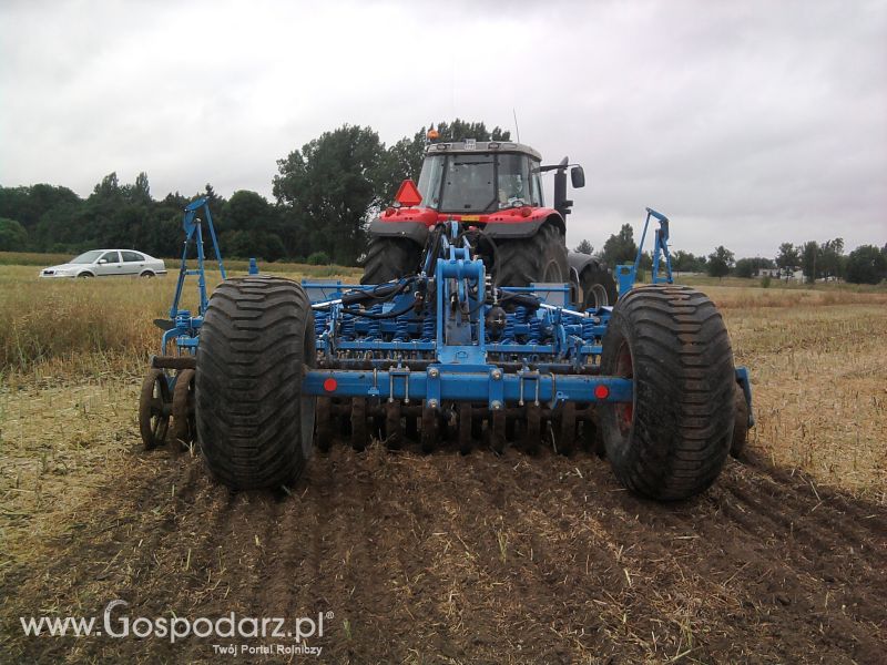 Pokaz maszyny MF 8480 oraz talerzówka 4,5 m lemken 