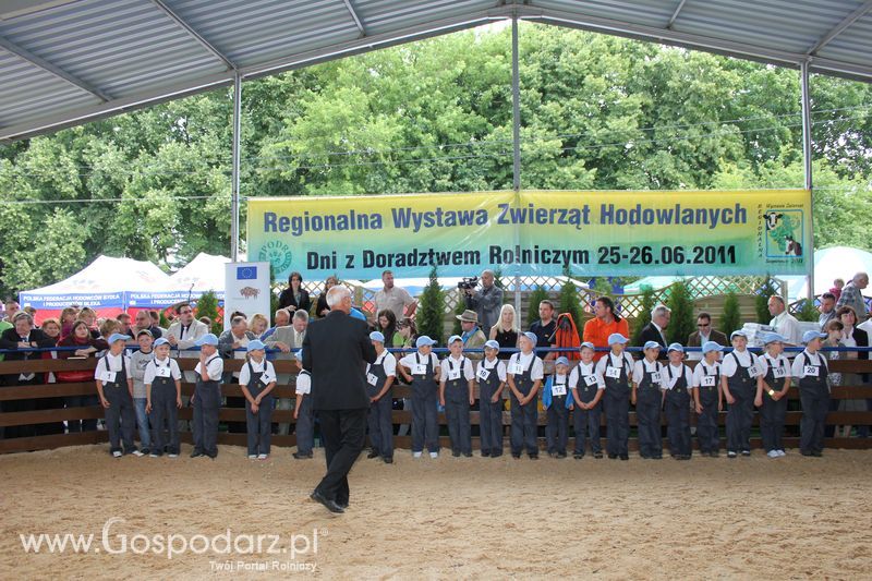 Młody hodowca na XVIII Regionalnej Wystawie Zwierząt Hodowlanych w Szepietowie