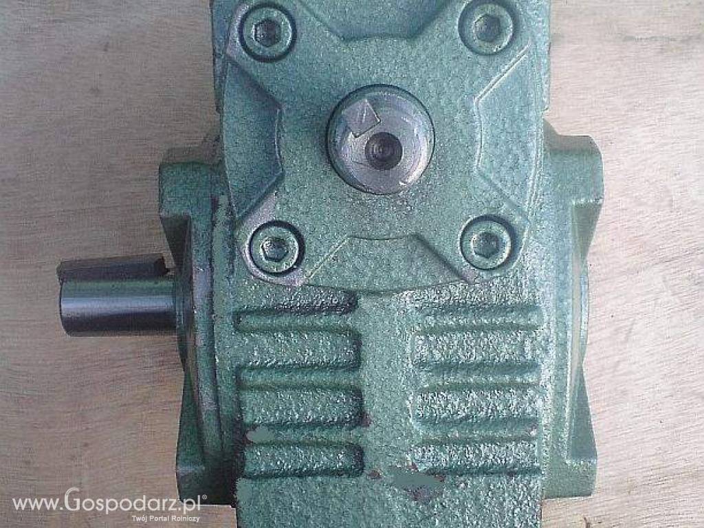 Przekładnia kątowa mechanizmu pobierającego  1:30 do rębaka WC-08 3