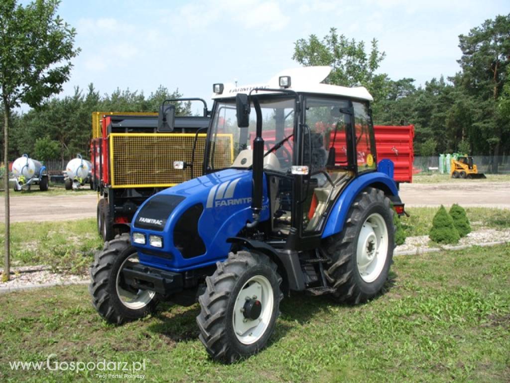 FABRYCZNIE NOWY CIĄGNIK ROLNICZY FARMTRAC 555DT