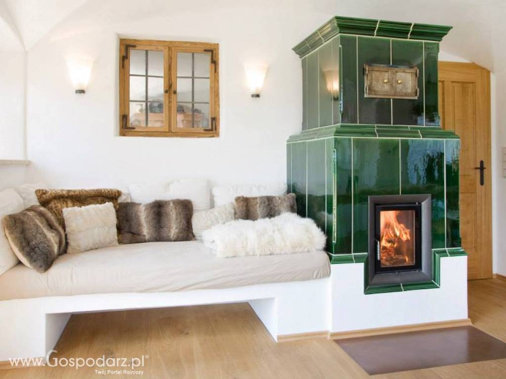 Zdrowy piec kaflowy z widokiem ognia. 3