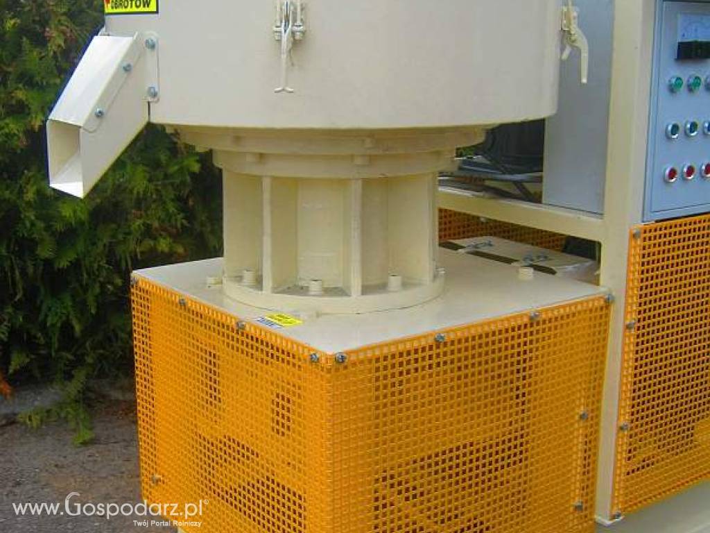 PELLECIARKA PIERŚCIENIOWA PEL-400 DO PRODUKCJI PELLETU OPAŁOWEGO Z BIOMASY. MOC SILNIKA GŁóWNEGO 37 kW