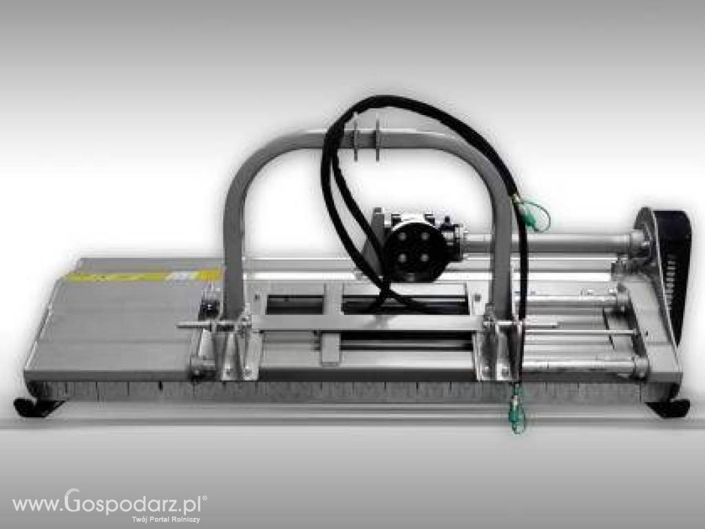 Przesuwna hydraulicznie kosiarka bijakowa z unoszoną pokrywą zawieszana na tylnym TUZ: szerokość robocza 195cm 5