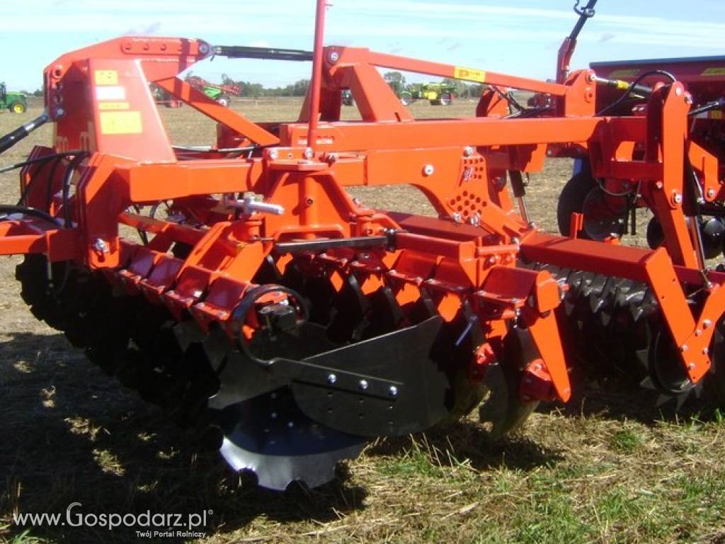 Agregaty półzawieszane o stałej szer. roboczej U643T talerzowe 4