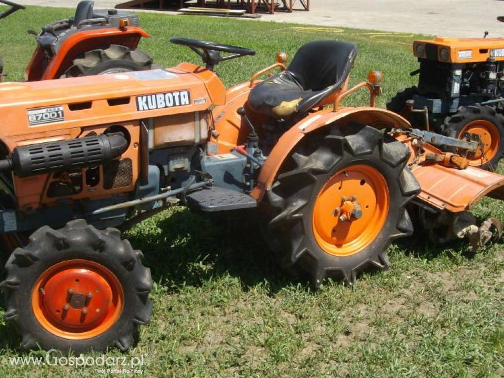 Kubota B7001