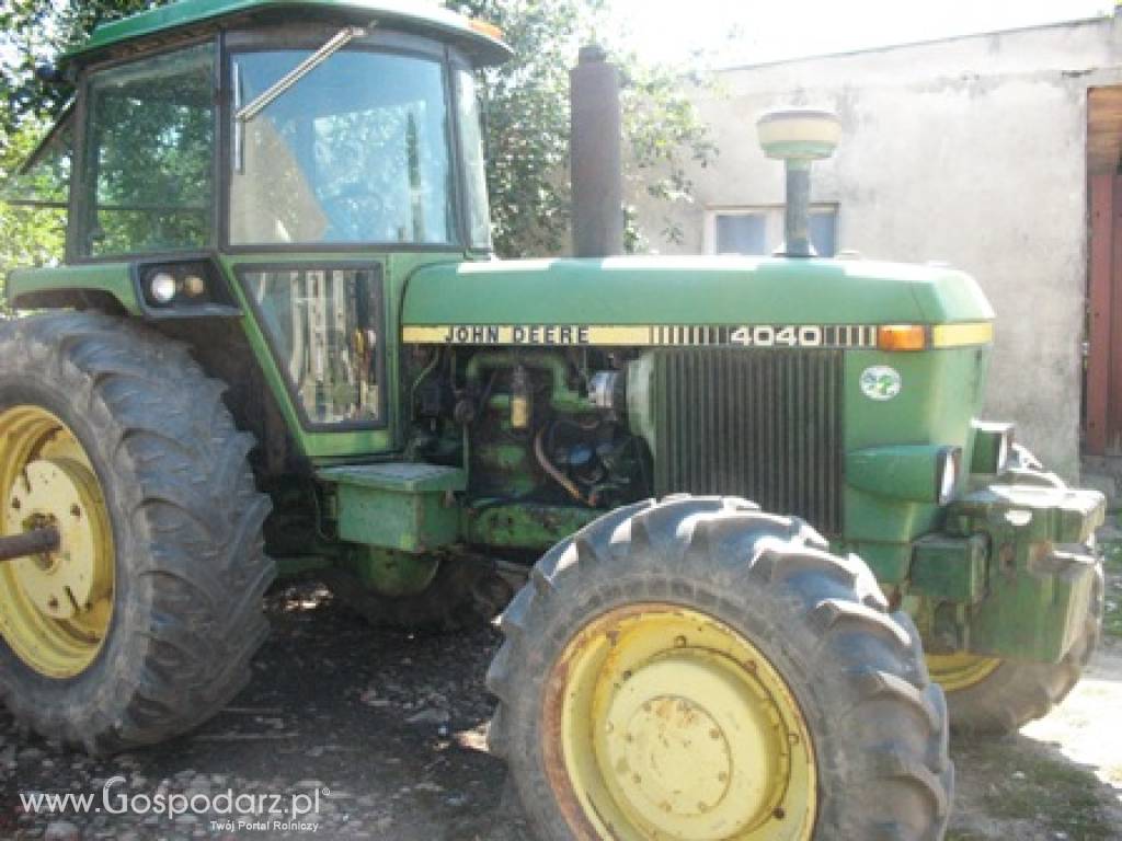 John Deere 4040