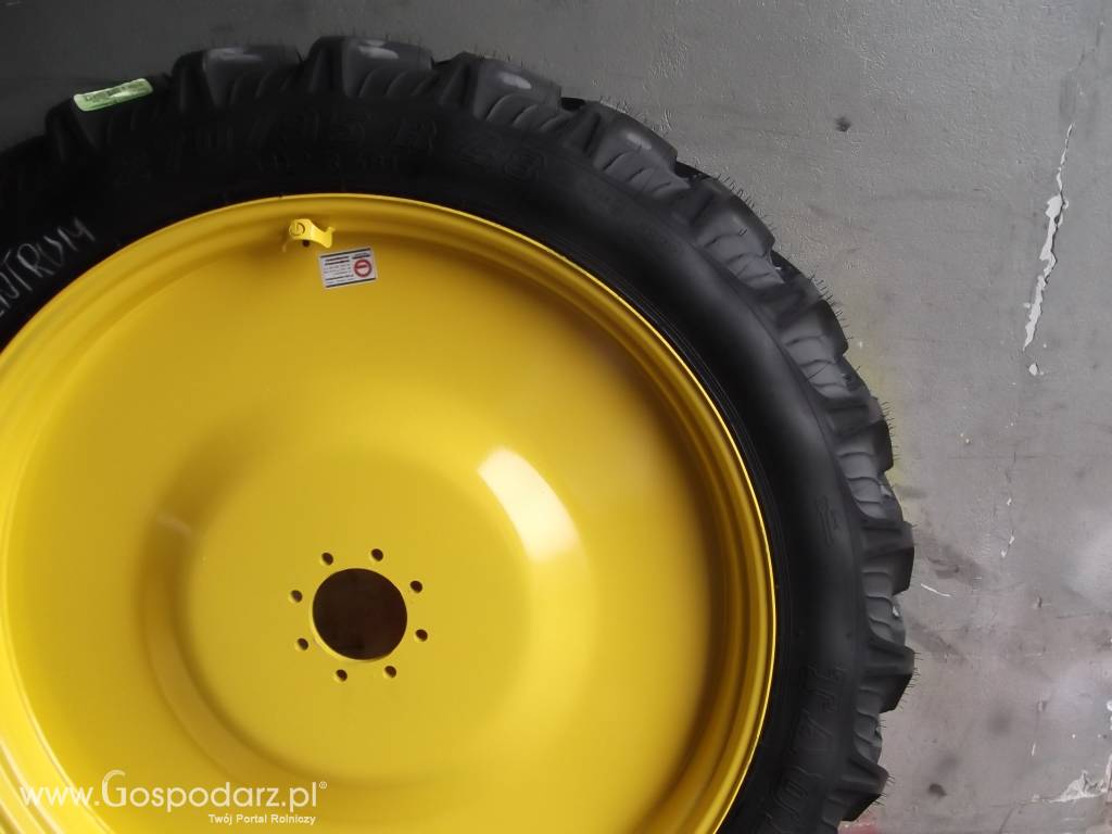 Koła wąskie 11,2R48 (270/95R32) z oponami Taurus 3