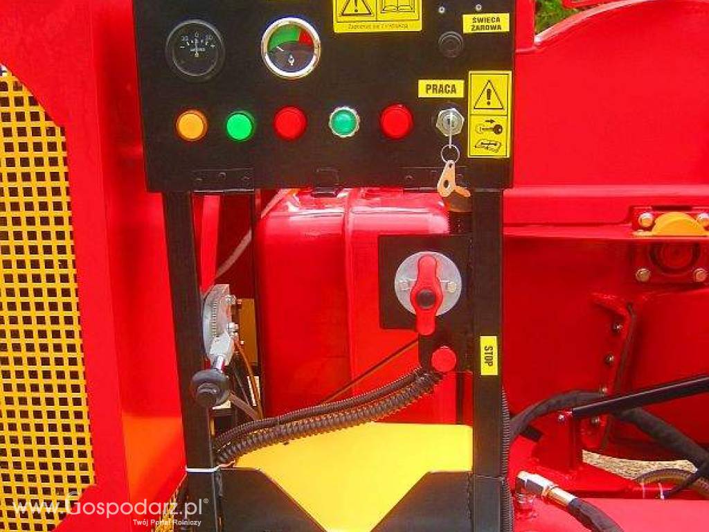 Rębak tarczowy z silnikiem Diesla 4 cylindry: moc 80 KM 4