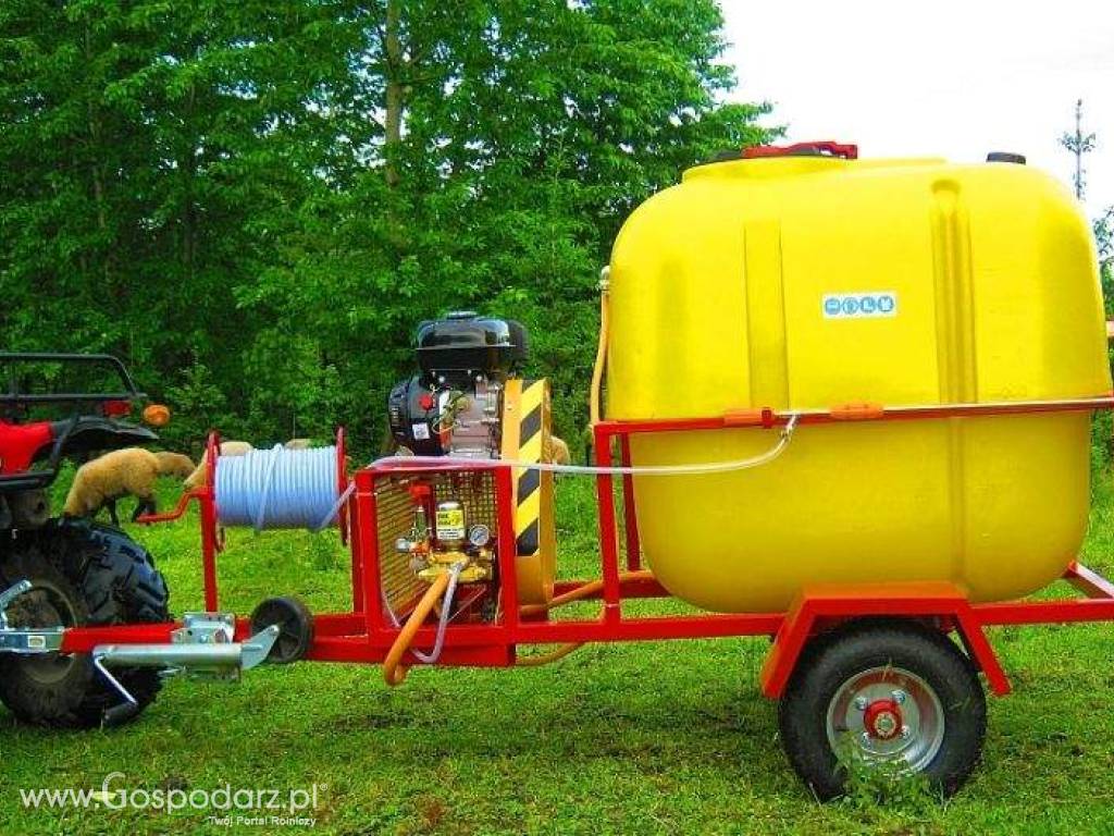 OPRYSKIWACZ SPALINOWY NA PRZYCZEPIE JEDNOOSIOWEJ MODEL POLEXIM 400, 14-22l/min, silnik 6,5KM 3