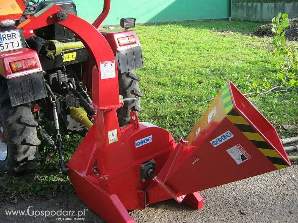 Rębak do gałęzi napędzany z  WOM CIĄGNIKA 20-30 HP