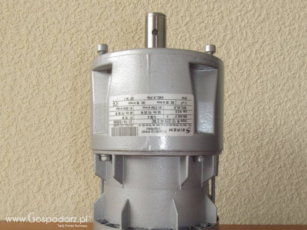 Motoreduktor R1C225M2BC