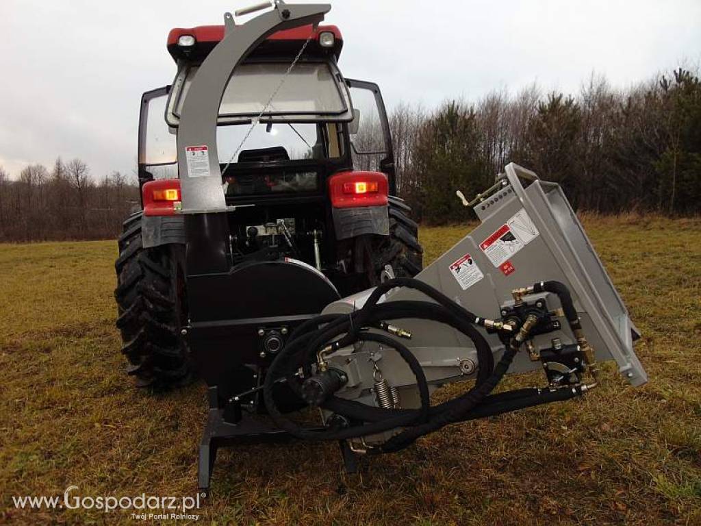 Rębak tarczowy o wzmocnionej konstrukcji JANSEN 62RS. Cztery noże tnące + dwa wałki pobierające materiał napędzane hydraulicznie.