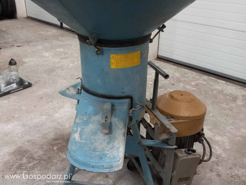 Rozdrabniacz Śrutownik Bąk silnik 7,5 KW - sprzedam 3