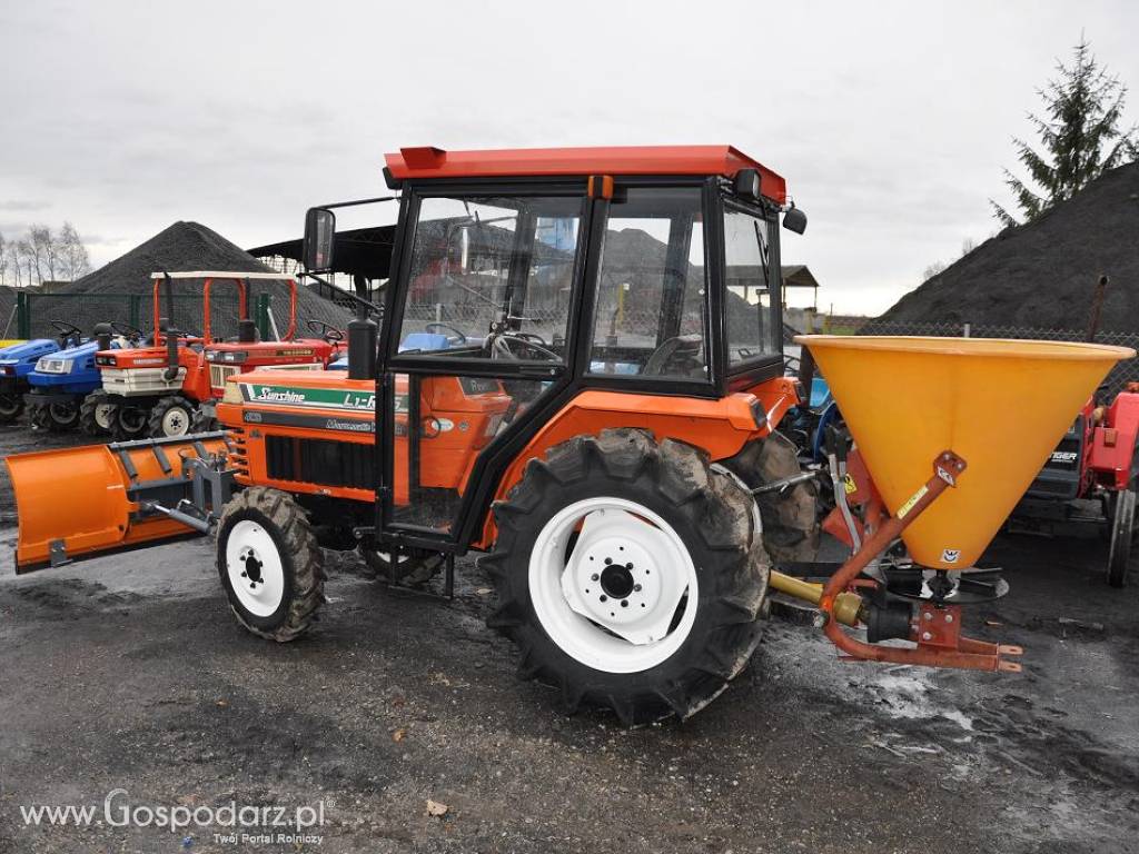 Traktorek komunalny Kubota L1R26 4x4 - kabina, pług 5