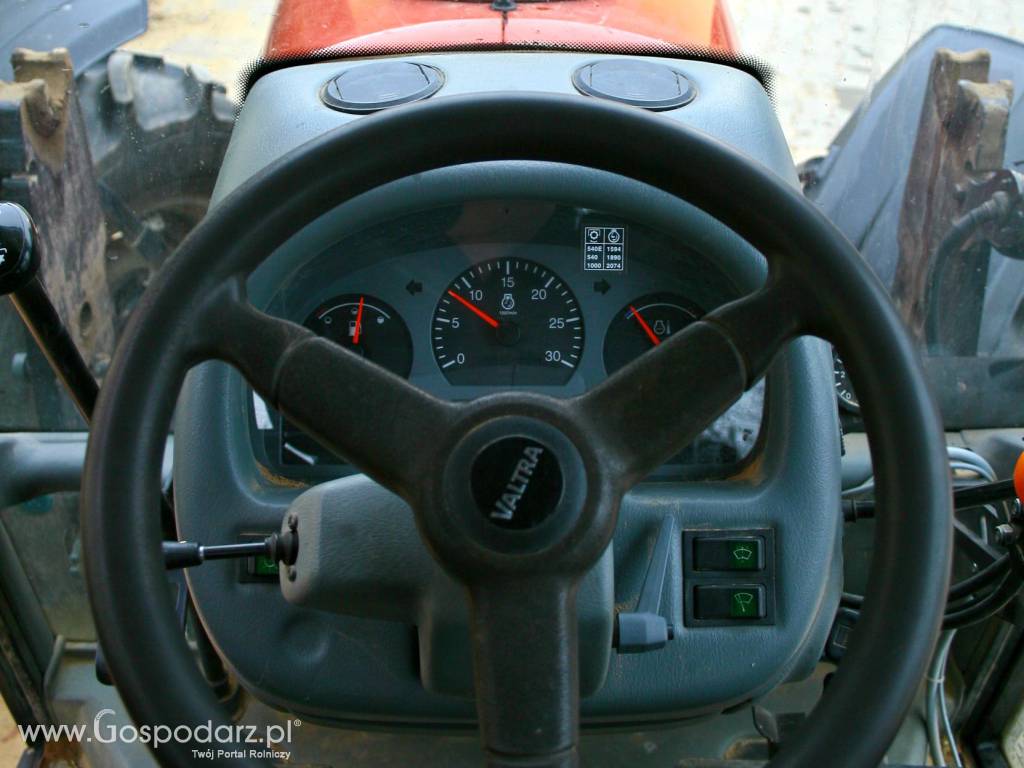 Valtra A85 + ładowacz V45 9