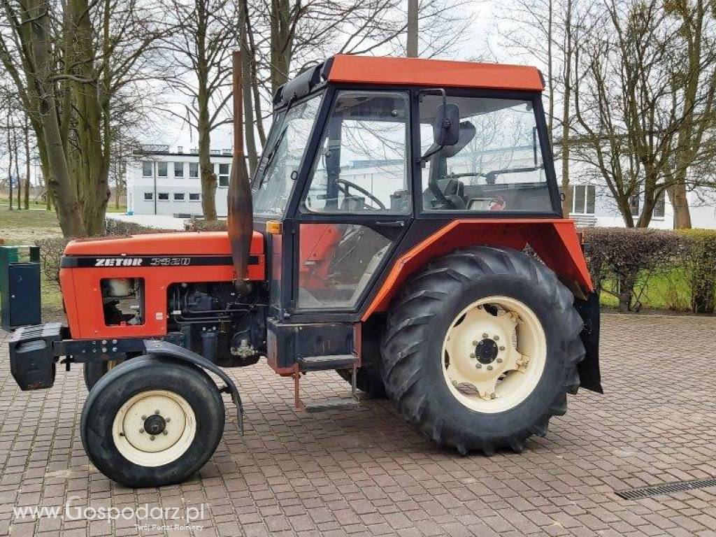 Ciągnik rolniczy ZETOR 3320