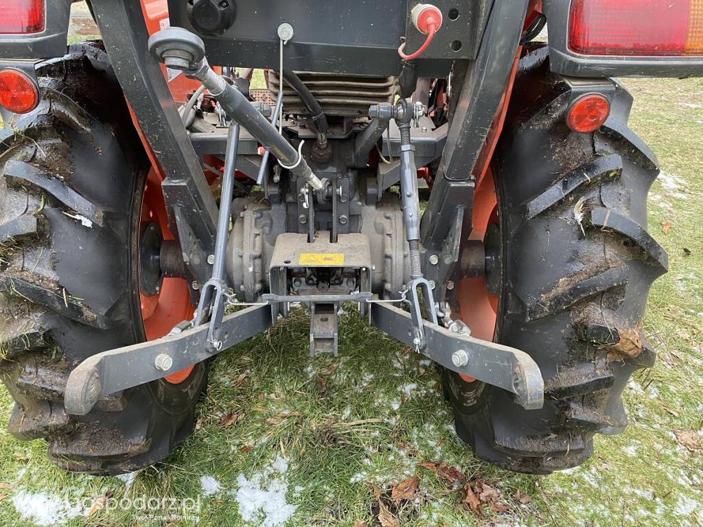 Ciągnik Kubota L1361 z ładowaczem czołowym 7