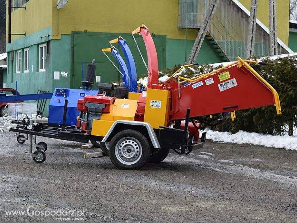 Rębak tarczowy na podwoziu leśnym, zaczep kulowy 2 cale,  silnik Diesla 30 HP elektrostart. 3