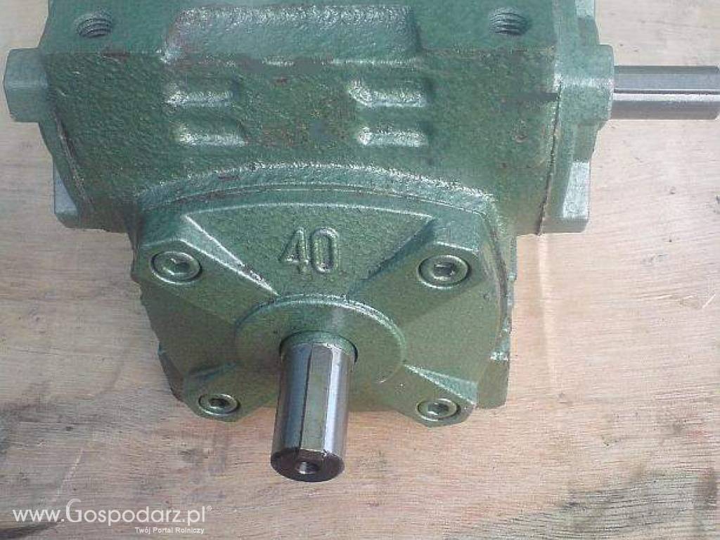 Przekładnia kątowa mechanizmu pobierającego  1:30 do rębaka WC-08 4