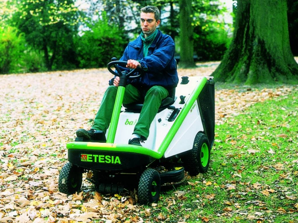 Kosiarka traktorek ETESIA Bahia MKHE2 moc 15.0KM, szer. robocza: 80cm, przekładnia hydrostatyczna