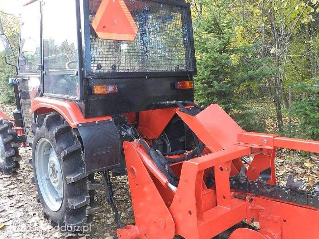 Samobieżna koparka łańcuchowa  z zasypywarką zabudowana na ciągniku wolnobieżnym 50km 4x4 5