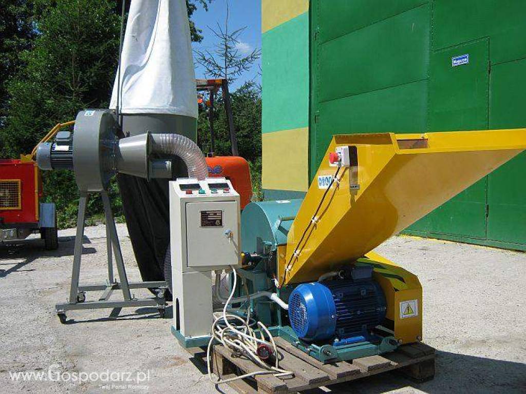MŁYN BIJAKOWY z odciągiem, wydajność 300-800 kg/h , silnik 11 kW 3