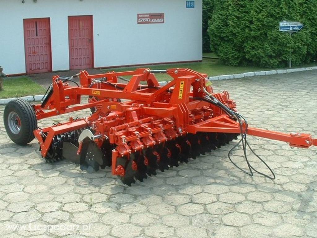 Agregaty półzawieszane o stałej szer. roboczej U643T talerzowe