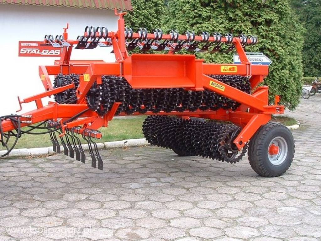 Wały uprawowe przyczepiane U610