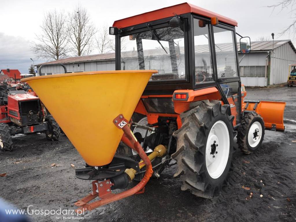 Traktorek komunalny Kubota L1R26 4x4 - kabina, pług 4