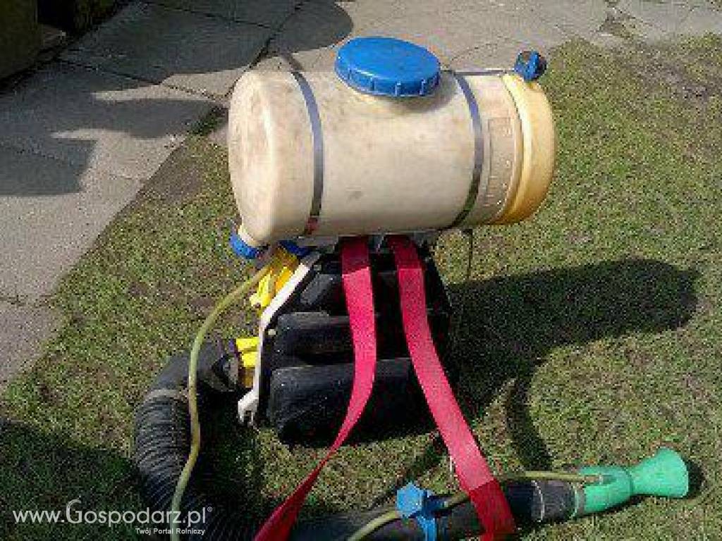 Dwufunkcyjny opryskiwacz na środki sypkie i płynne 4