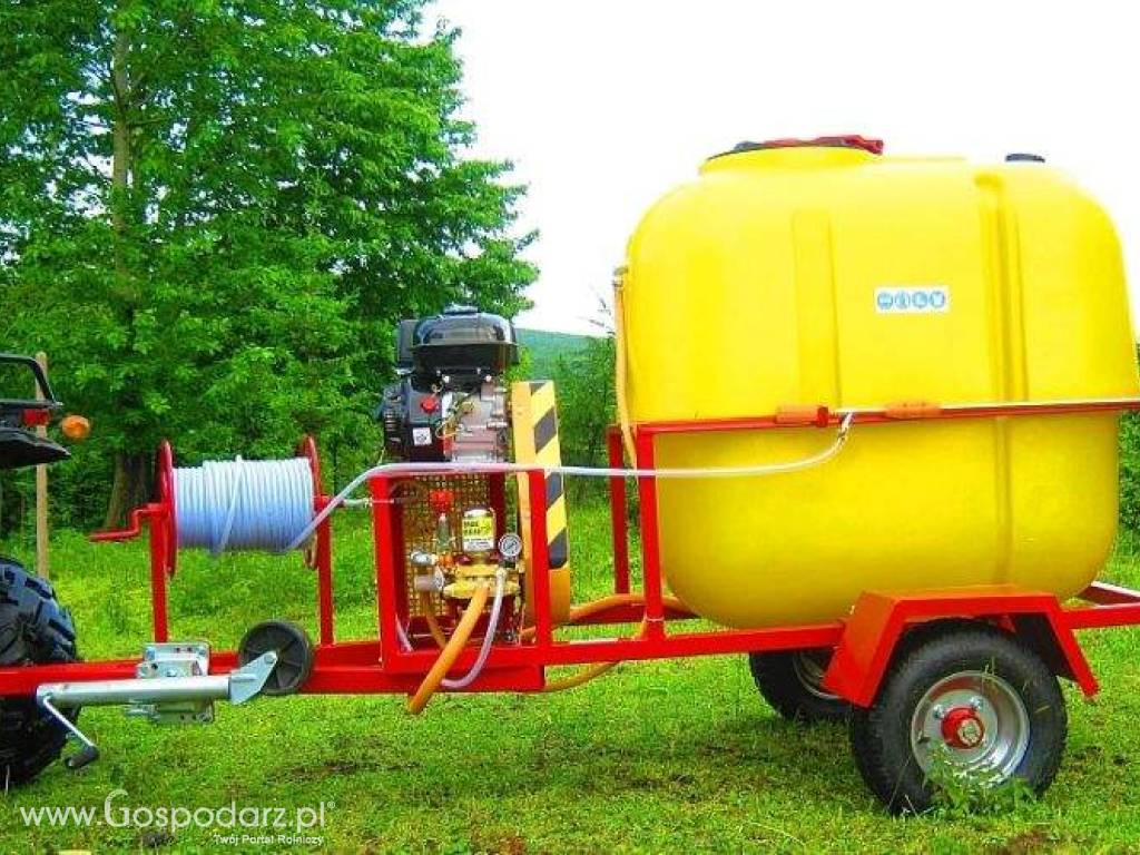 OPRYSKIWACZ SPALINOWY NA PRZYCZEPIE JEDNOOSIOWEJ MODEL POLEXIM 400, 14-22l/min, silnik 6,5KM 4