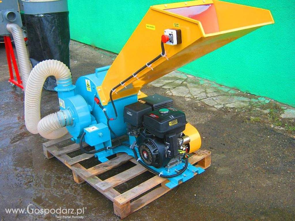 MŁYN BIJAKOWY z wbudowanym  własnym odciągiem.Wydajność 300-800 kg/h , silnik 15 KM 3