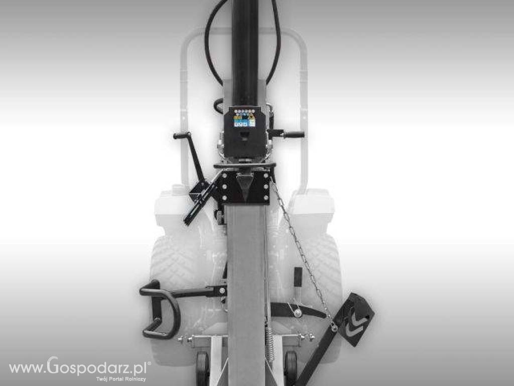Łuparka hydrauliczna o nacisku 30 ton napęd  z WOM 6