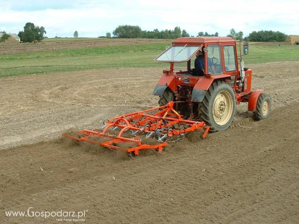 Agregaty uprawowe z wałem przednim - U755/W 8