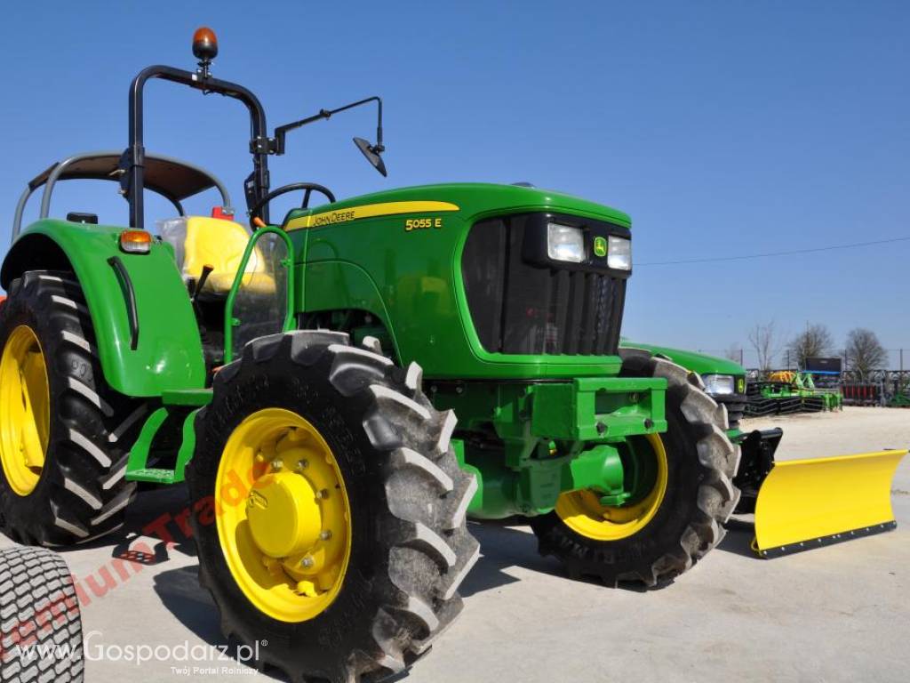 DEALER John Deere 5055e 4x4 55KM + Kabina