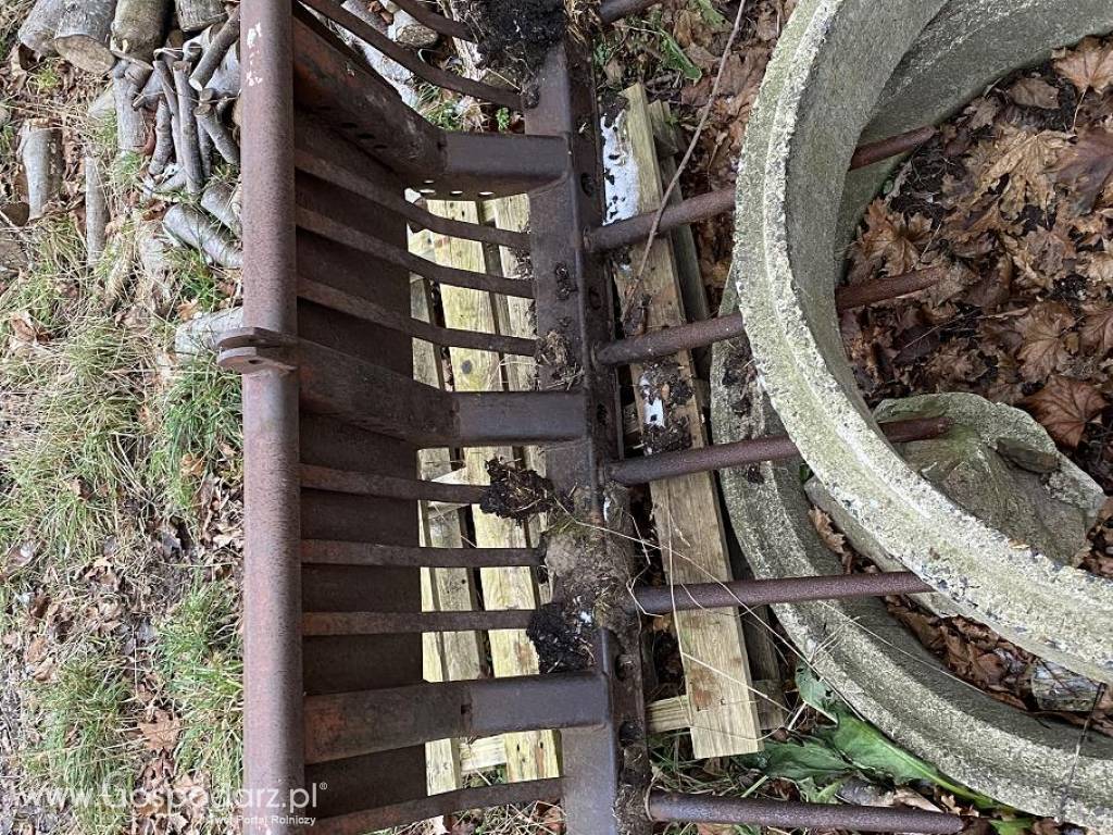 Ciągnik Kubota L1361 z ładowaczem czołowym 4