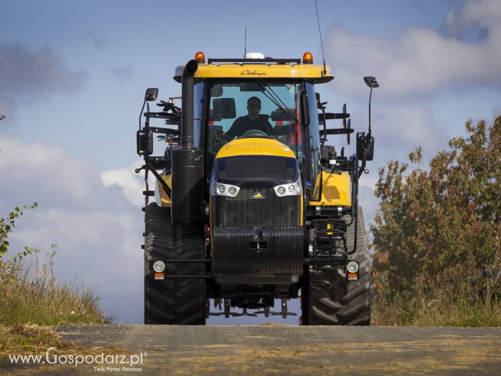 Ciągniki gąsienicowe Challenger seria MT700E 3